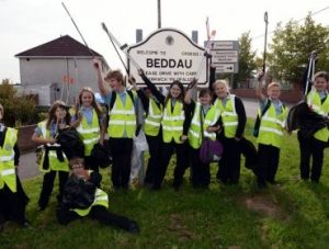 Schoolchildren Clean Up Their Community